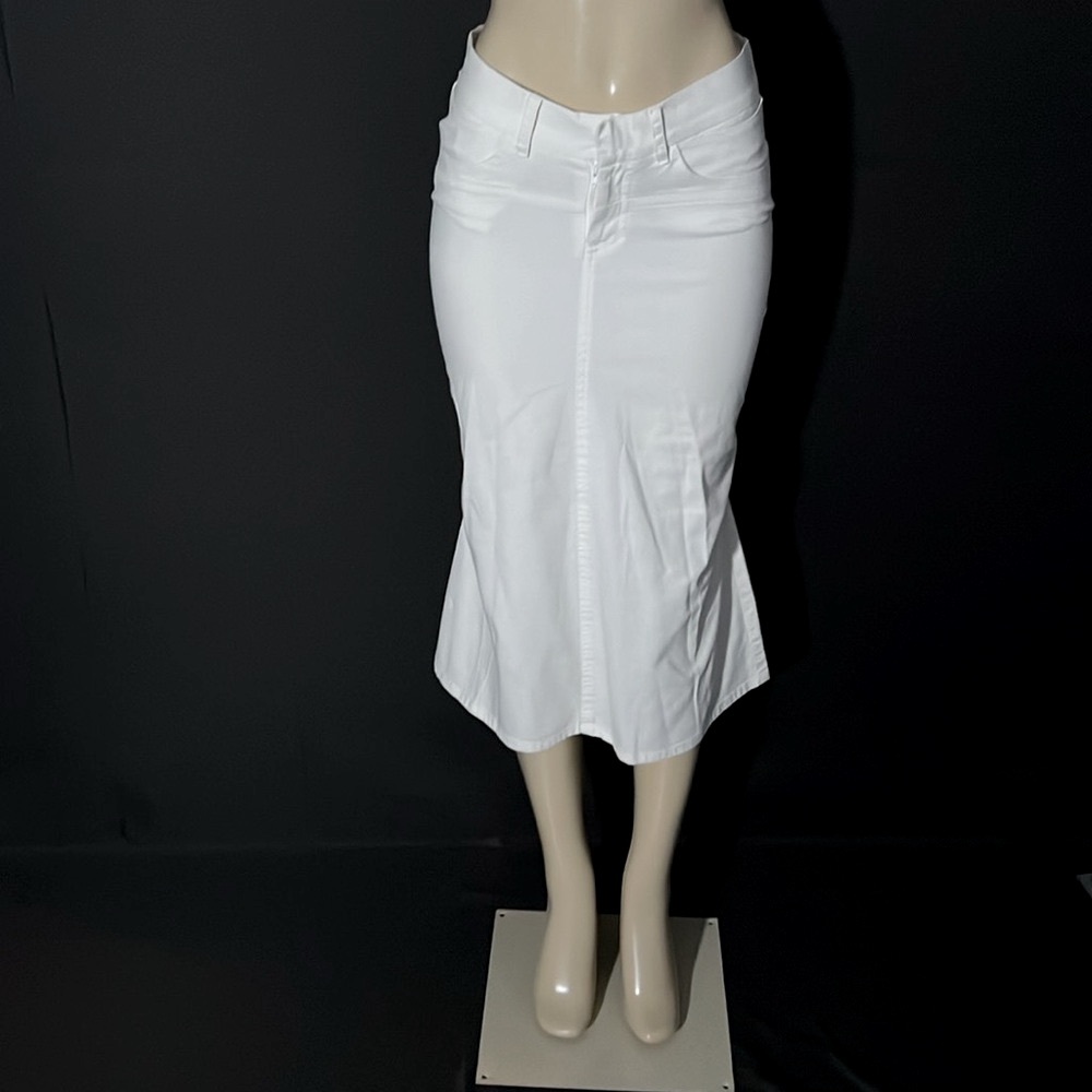 GORGEOUS White Georgie Stylish Pencil Skirt!